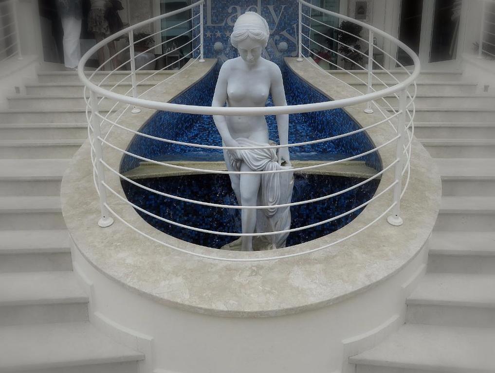 Lady Mary 3*