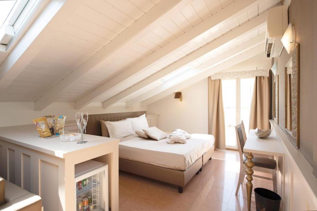 Lady Mary Hotel